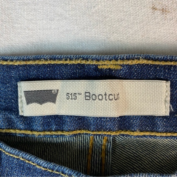 Levi’s Women’s 515 Bootcut Jeans Back Flap Pockets Embroidered Studs 28/30 - Picture 5 of 15